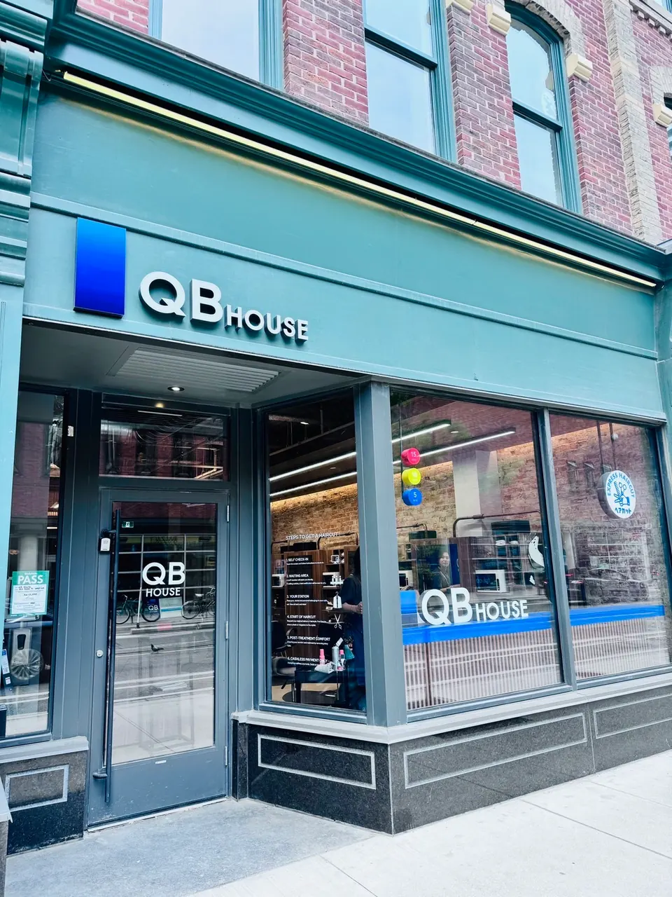 QB HOUSE Yorkville storefront